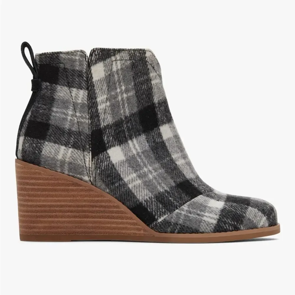 NEW TOMS CLARE BOOTS Flannel Plaid Ankle Booties Black Gray Sz 8